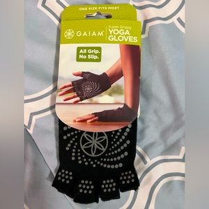 NIB Gaiam Yoga Super Grippy Gloves